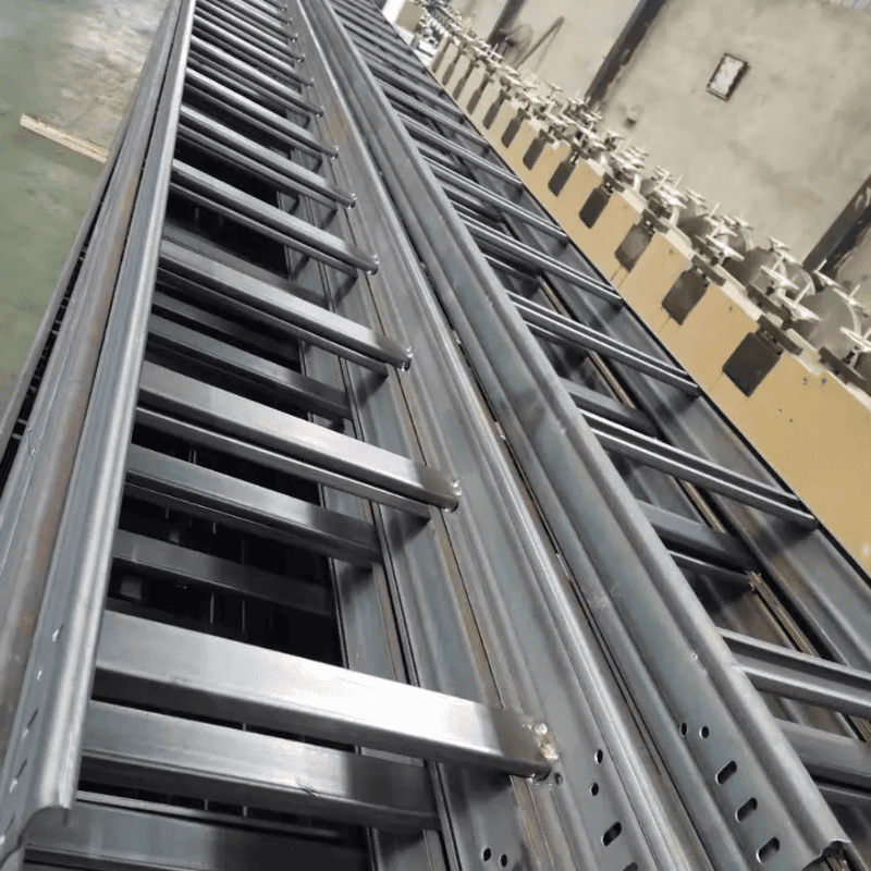 Кабельный лоток из оцинкованной стали